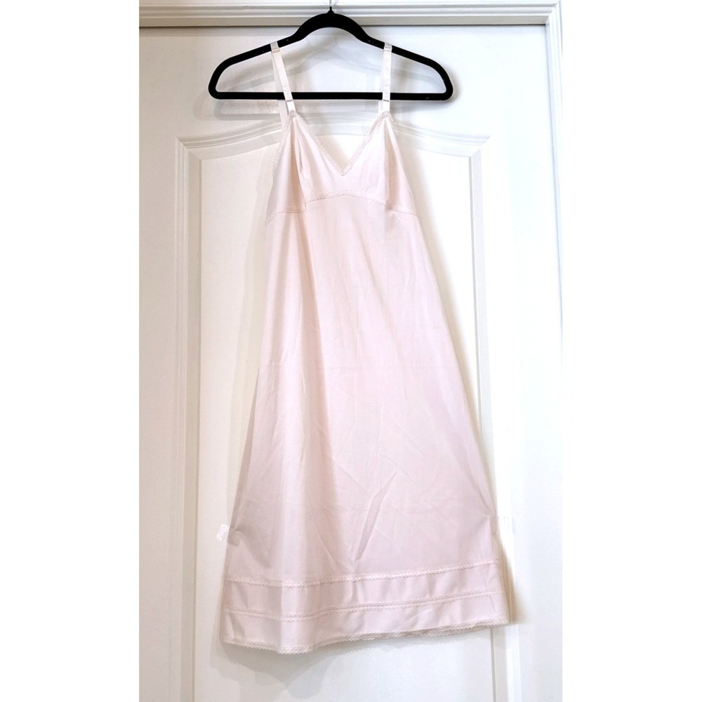 Vintage Lorraine‎ Pink Lace Trim Full Slip Nylon Lingerie Tall 34 Mid Length